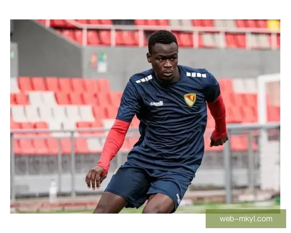 罗马诺曝科莫将签巴萨新星昆卡