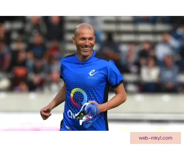 反种族标语下行纳粹礼皇马驱逐